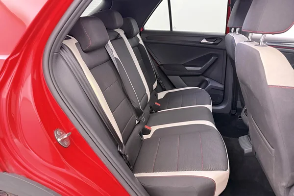 Volkswagen T-Roc (2018) — foto 2 van 29