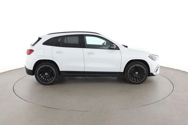 Mercedes-Benz GLA-Klasse (2024) — foto 13 van 16