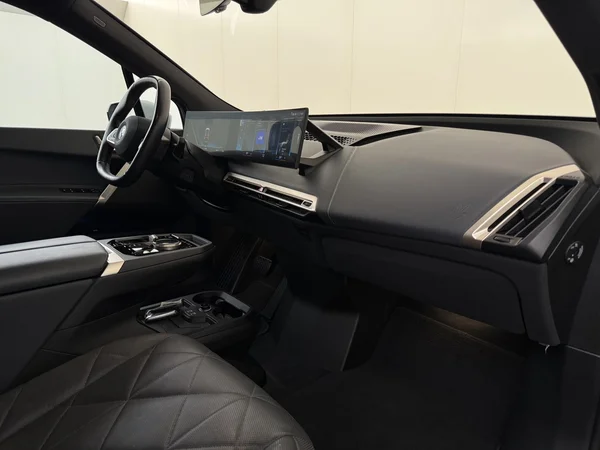 BMW iX (2022) — foto 3 van 32