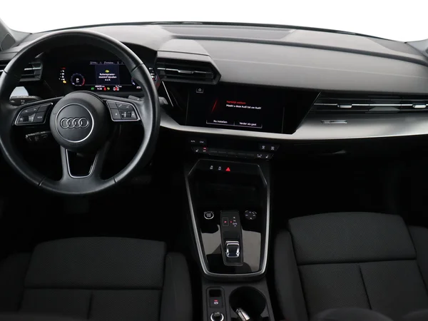AUDI A3 Sportback (2024) — foto 14 van 17