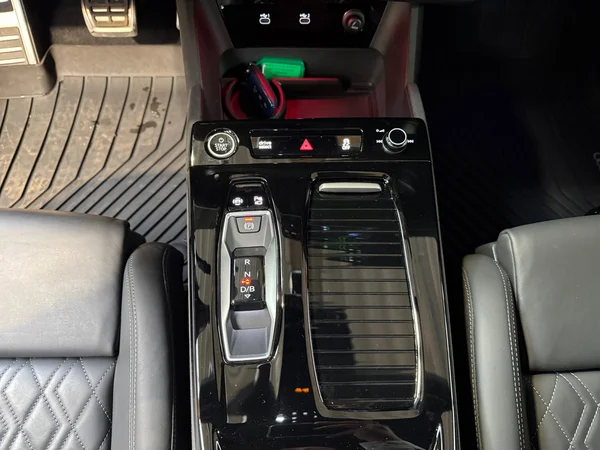 AUDI Q6 e-tron (2025) — foto 24 van 25