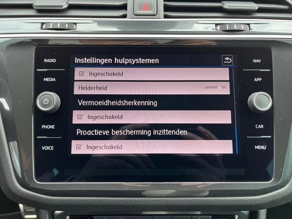VOLKSWAGEN Tiguan (2019) — foto 6 van 22
