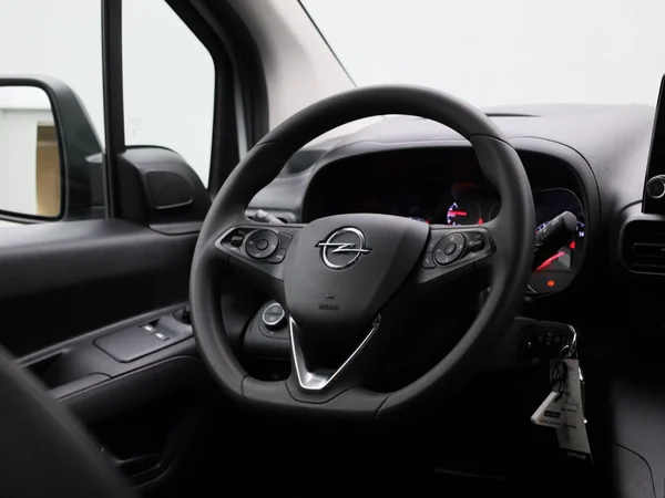 Opel Combo Life (2023) — foto 31 van 39