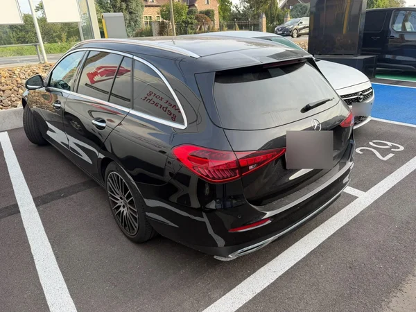 Mercedes-Benz C-Klasse (2023) — foto 11 van 18