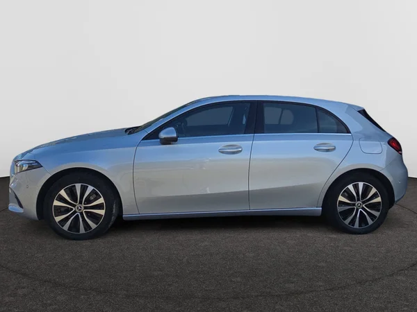 MERCEDES-BENZ A 250 (2023) — foto 12 van 24