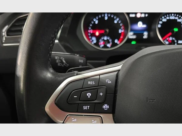 Volkswagen Tiguan (2021) — foto 6 van 30