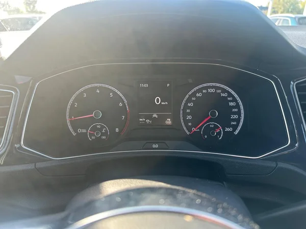 VOLKSWAGEN T-Roc (2020) — foto 6 van 24