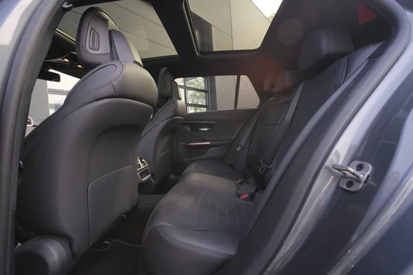 Mercedes-Benz C-Klasse (2024) — foto 16 van 34