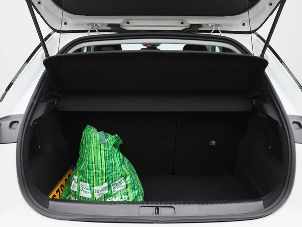 Opel Mokka-e (2023) — foto 6 van 39