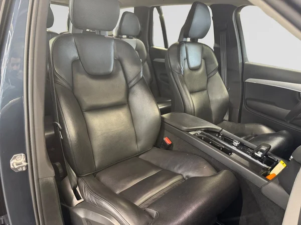 VOLVO XC90 PHEV (2021) — foto 8 van 24