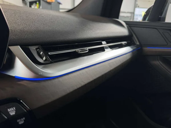 BMW 220 Active Tourer (2023) — foto 14 van 21
