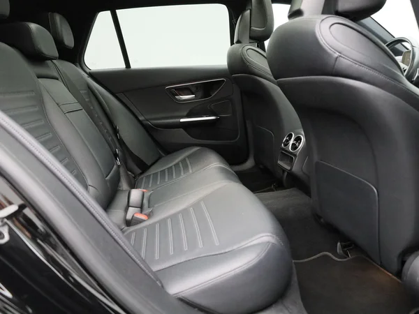Mercedes-Benz C-Klasse (2022) — foto 39 van 54