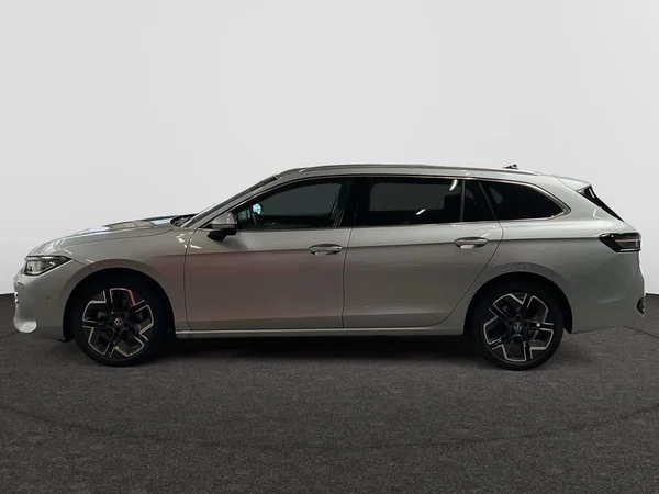 VOLKSWAGEN Passat SW (2025) — foto 12 van 24