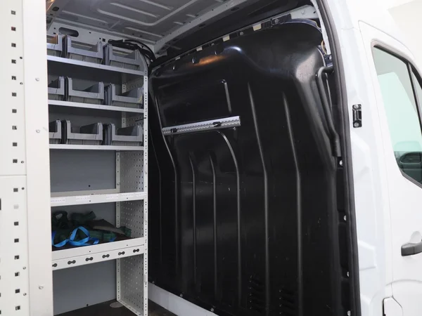 Renault Master (2023) — foto 8 van 40