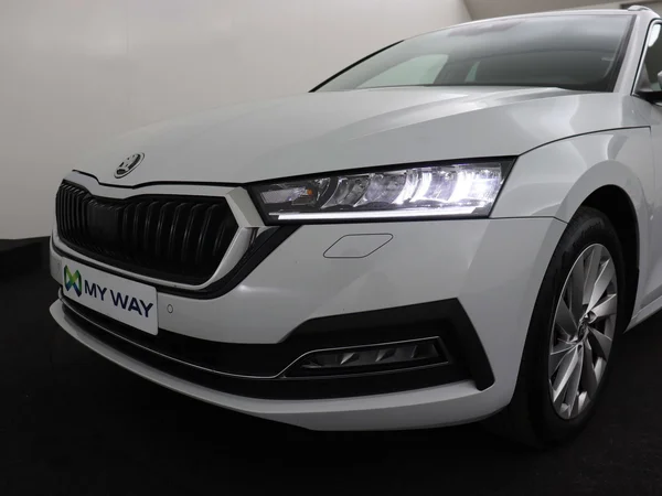 SKODA Octavia Combi (2024) — foto 8 van 18
