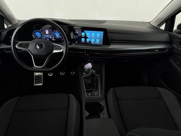 VOLKSWAGEN Golf (2022) — foto 28 van 28