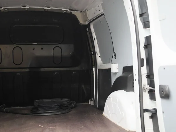 Renault Kangoo Z.E. (2020) — foto 8 van 42