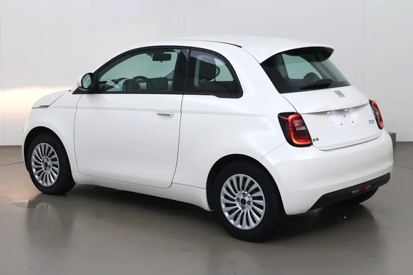 Fiat E-500 (2023) — foto 9 van 15