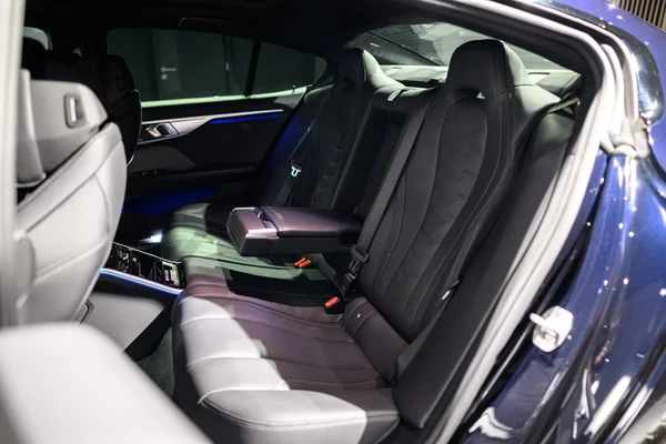 BMW M8 (2023) — foto 11 van 38