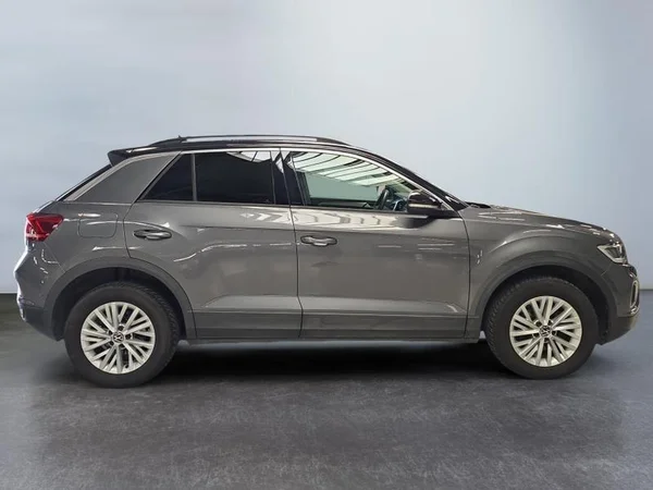 VOLKSWAGEN T-Roc (2022) — foto 25 van 29