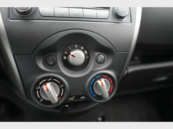 NISSAN Micra (2016) — foto 8 van 20