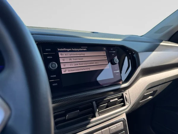 VOLKSWAGEN T-Cross (2023) — foto 3 van 16