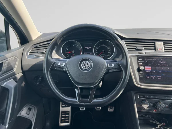 VOLKSWAGEN Tiguan Allspace (2020) — foto 16 van 18