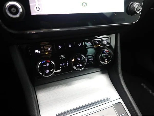 SKODA Superb Combi (2024) — foto 7 van 22