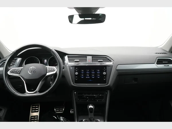 VOLKSWAGEN Tiguan (2021) — foto 22 van 29
