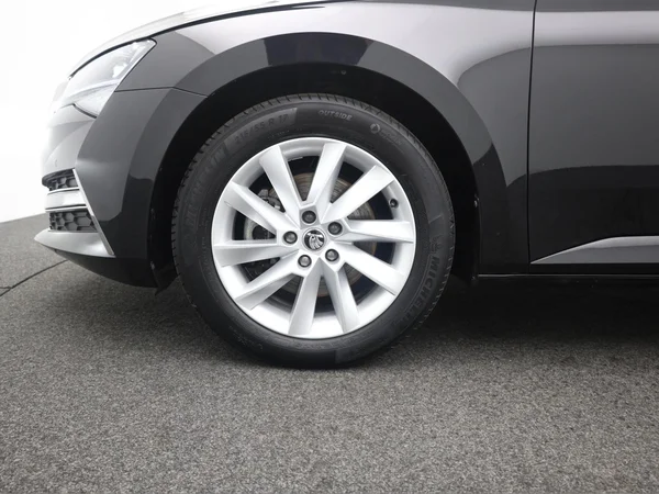 SKODA Superb Combi (2024) — foto 15 van 22