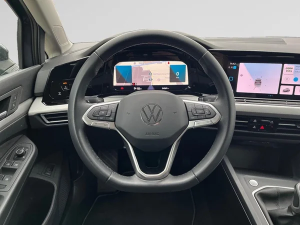 VOLKSWAGEN Golf VIII SW (2024) — foto 2 van 22
