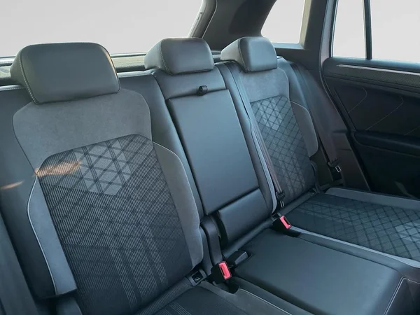 VOLKSWAGEN Tiguan Dsl (2023) — foto 16 van 20
