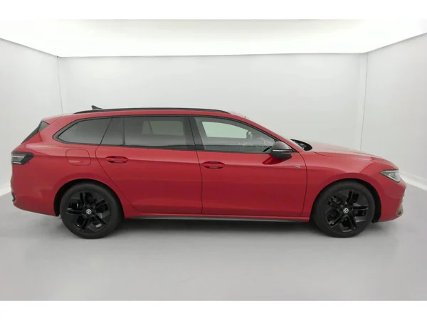 VOLKSWAGEN Passat SW (2024) — foto 3 van 36