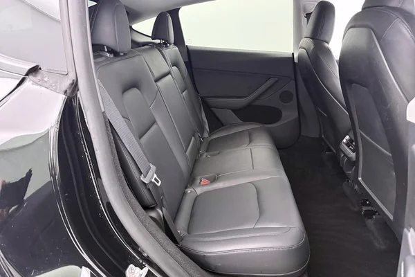 Tesla Model 3 (2023) — foto 7 van 36