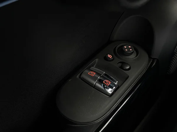 MINI Cooper SE (2023) — foto 21 van 31