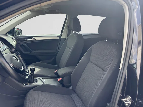 VOLKSWAGEN Tiguan (2016) — foto 2 van 16