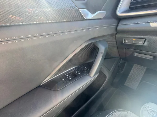 VOLKSWAGEN Tayron (2025) — foto 2 van 21