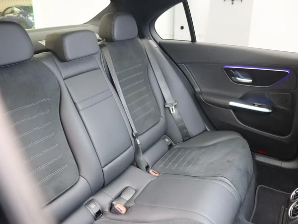 Mercedes-Benz C-Klasse (2025) — foto 7 van 36