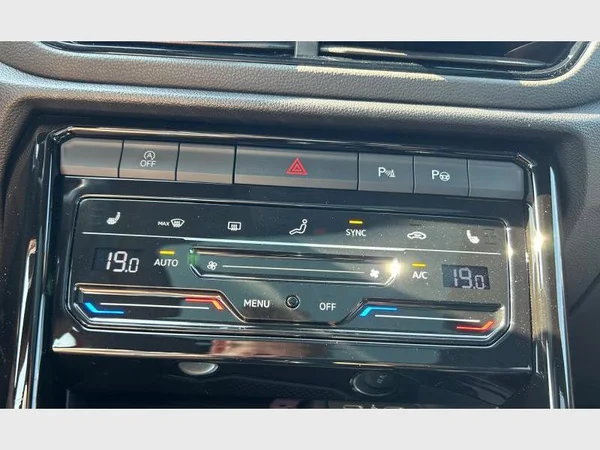 Volkswagen T-Roc (2025) — foto 10 van 29