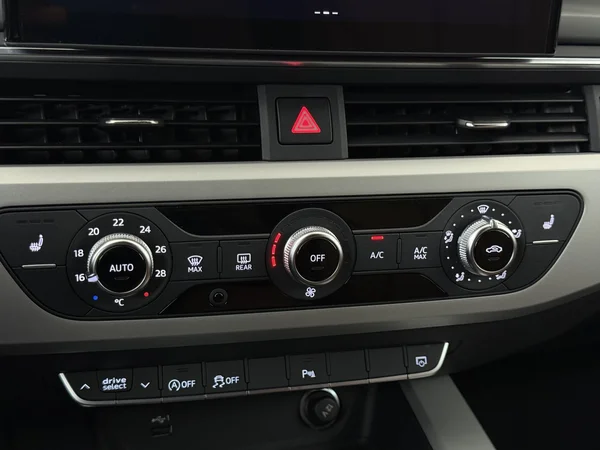 AUDI A4 (2023) — foto 18 van 30