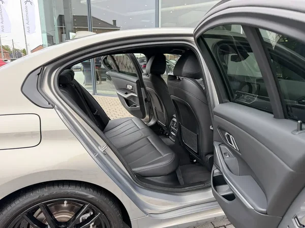 Bmw 318 (2022) — foto 15 van 27