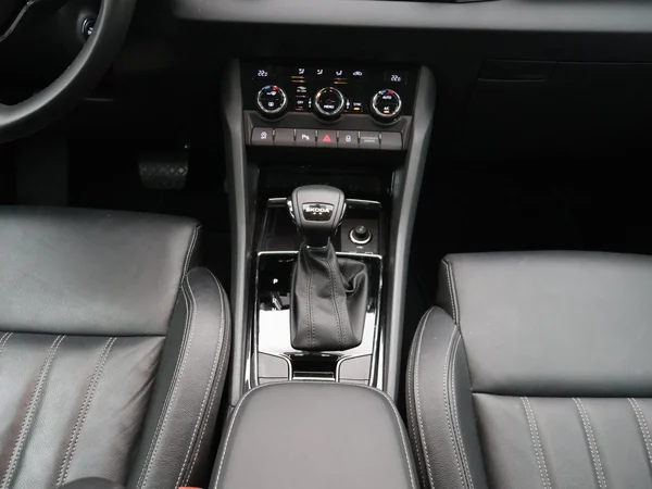 SKODA Karoq (2023) — foto 13 van 30