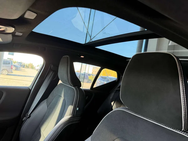 Volvo XC40 (2025) — foto 6 van 18