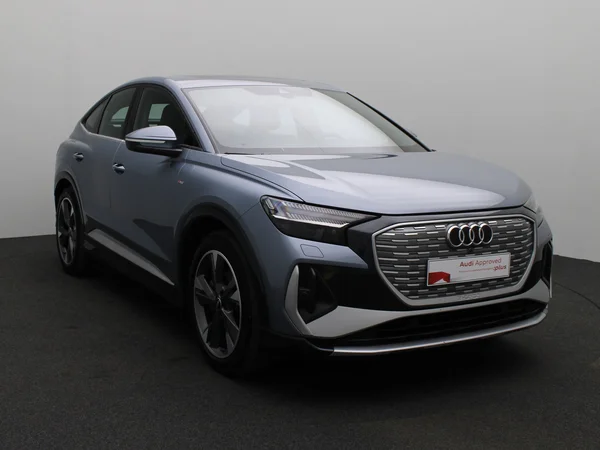 AUDI Q4 Sportback e-tron (2022) — foto 12 van 25
