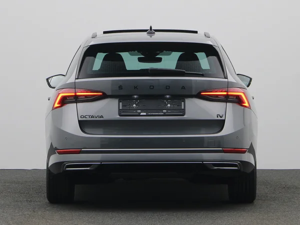 SKODA Octavia Combi PHEV (2024) — foto 18 van 22