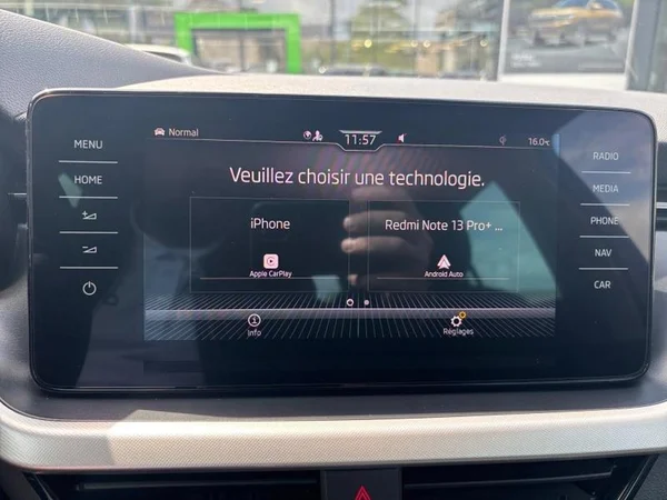 SKODA Kamiq (2022) — foto 6 van 28