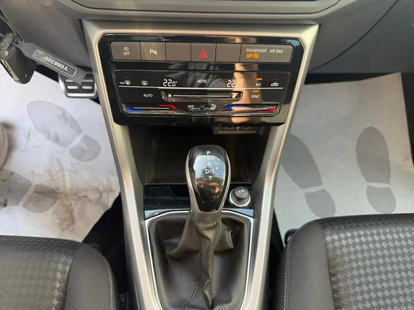 VOLKSWAGEN T-Cross (2022) — foto 11 van 21