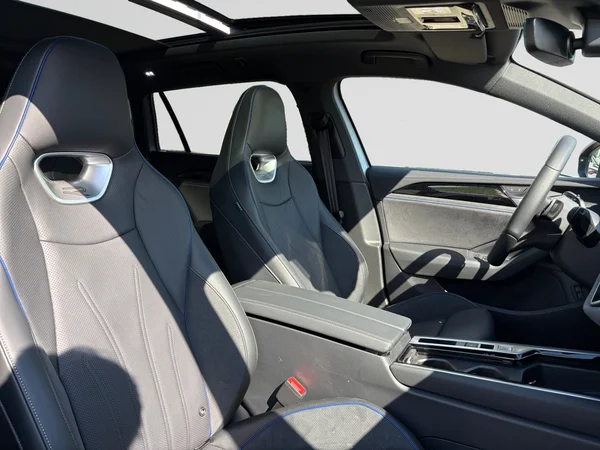 VOLKSWAGEN Passat Variant eHybrid (PHEV) (2025) — foto 6 van 16