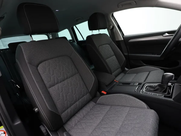 VOLKSWAGEN Passat SW (2023) — foto 6 van 18