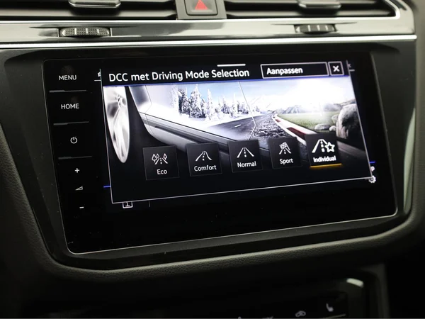 VOLKSWAGEN Tiguan (2023) — foto 13 van 23